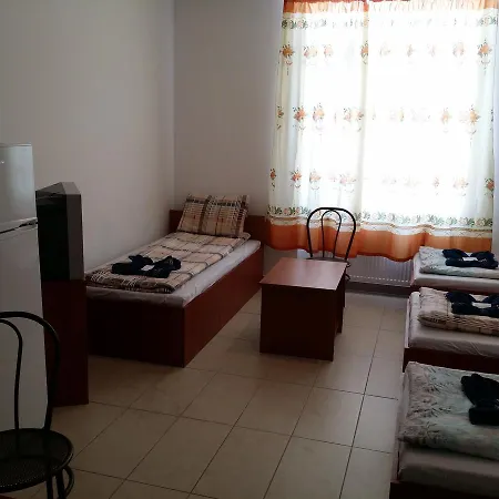 Hotel M+d *